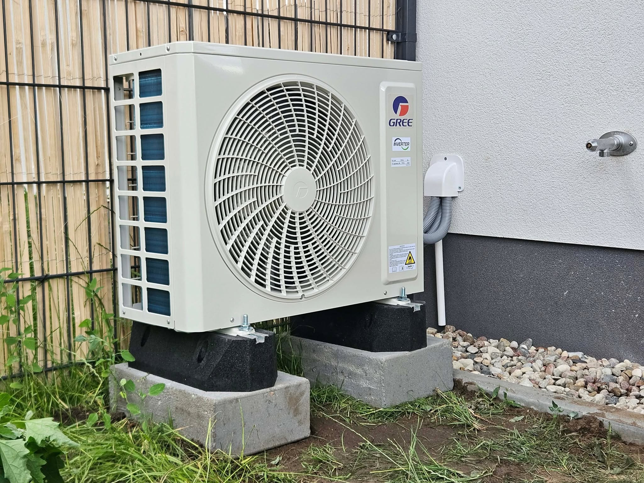 Instalacja klimatyzacji Gree Clivia White jednostka wewnętrzna Warszawa